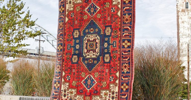 What are the features of Kazak Rugs?