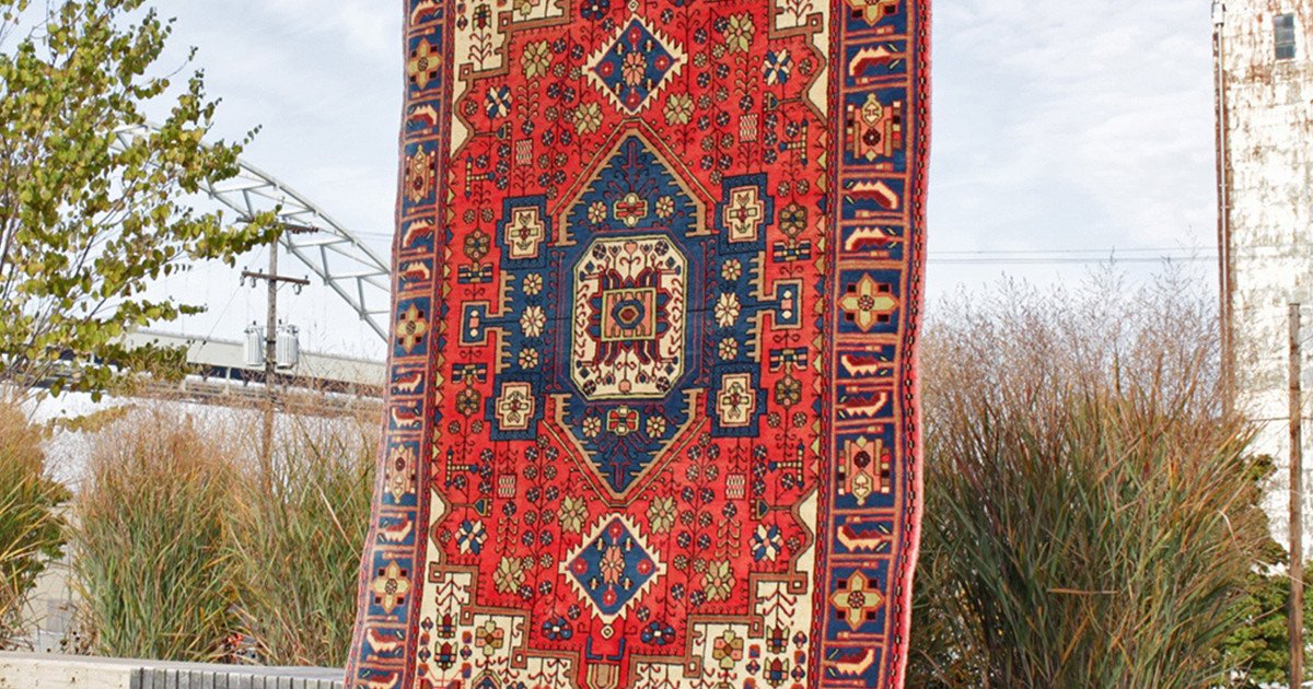 What are the features of Kazak Rugs?