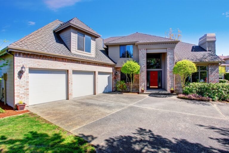 Why Fast Garage Door Repairs Matter More Than Most Homeowners Realize