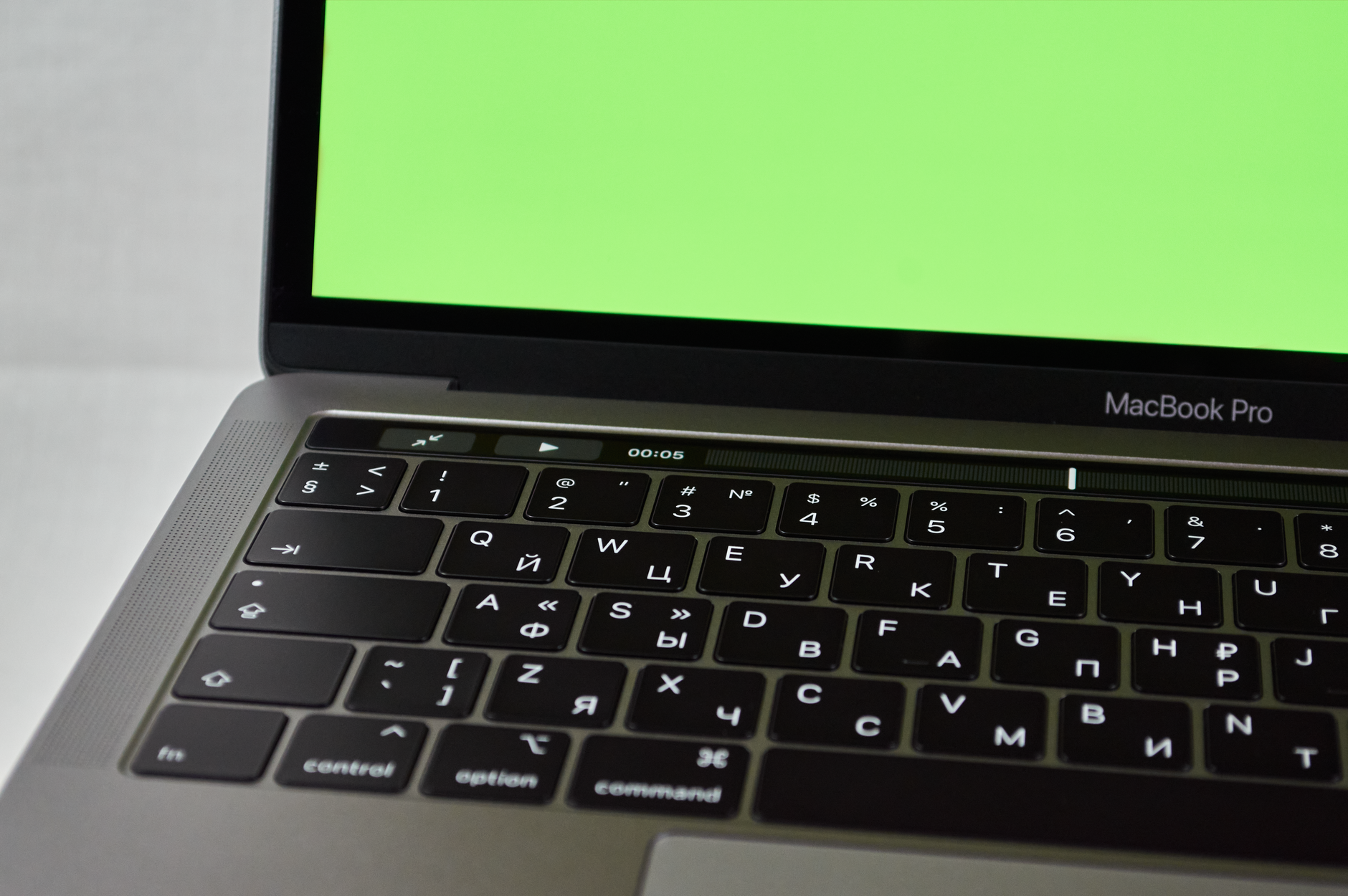 Apple MacBook Pro OLED